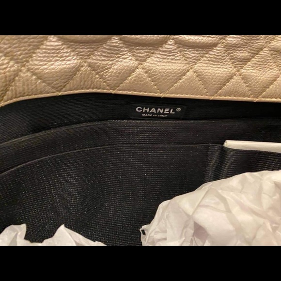 ✨Chanel XXL Gold Travel Bag✨ - Picture 2 of 5